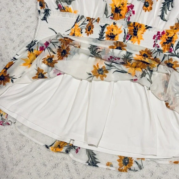 Express Floral Halter Top Women Large Smocked Peplum Waist Cream Yellow Girly - Picture 8 of 11